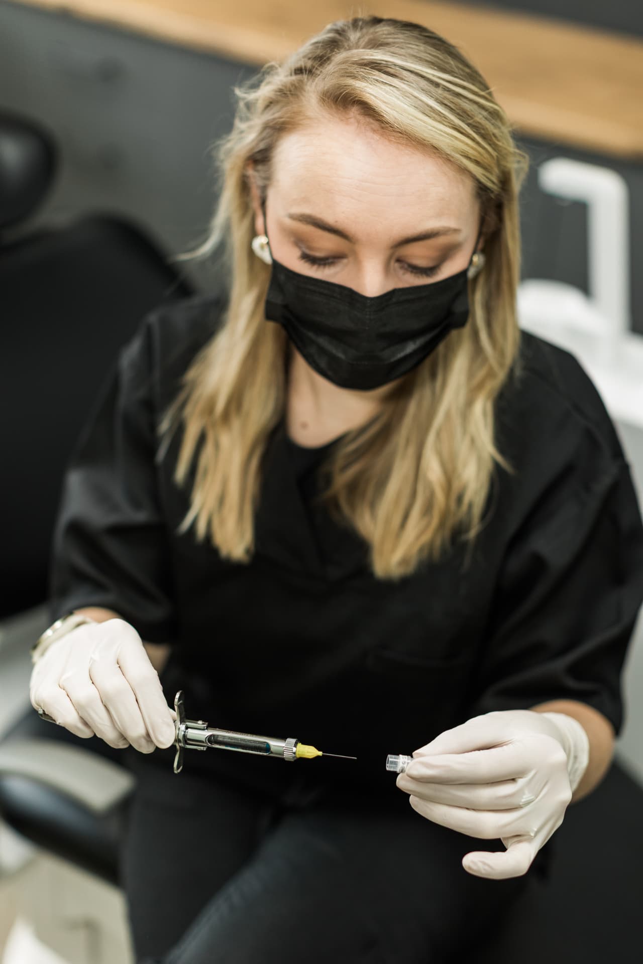 Preparing local anaesthetic before a periodontal procedure